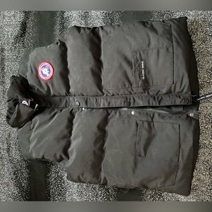 Advanced products Black XL large sleeveless jacket.